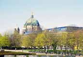 Pohled na Berliner Dom (Berlínská katedrála). Berlín. Německo.