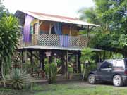 Typický karibský obytný dům. Manzanillo. Kostarika.