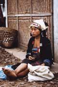 Žena z horského kmene Akha na tržišti v Muang Sing. Laos.