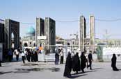 Vstup do Svaté mešity Emama Rezi (Astan-e Qods-e Razavi). Mashhad. Írán.