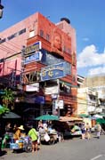 Známá baťůžkářská ulice Khao San. Thajsko.