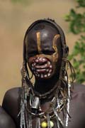 Muž z kmene Mursi. Jih, Etiopie.