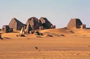 Pyramidy v Meroe. Sdn.