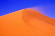 Písečné duny. Pyramidy v Meroe. Súdán.