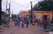 Ulice ve městě Bakel. Senegal.