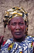 Místní žena, pravděpodobně z etnika Bozo. Malá vesnice u města Mopti. Mali.