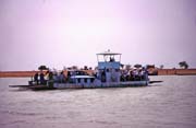 Ferry přes řeku Niger kousek od města Timbuktu (Tombouctou). Mali.
