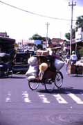 Becak v Yogyakarta. Jáva, Indonésie.