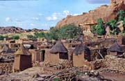 Dogonská vesnice Begnimato. Mali.