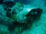 Potápění u ostrovů Togian, Kadidiri, vrak bombardéru B24 z druhé světové války potopený 3. května 1945. Sulawesi, Indonésie.