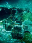 Potápění u ostrovů Togian, Kadidiri, vrak bombardéru B24 z druhé světové války potopený 3. května 1945. Sulawesi, Indonésie.