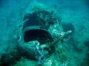 Potápění u ostrovů Togian, Kadidiri, vrak bombardéru B24 z druhé světové války potopený 3. května 1945. Sulawesi, Indonésie.