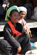 eny z etnika Pa-O. Trh, jezero Inle. Myanmar (Barma).
