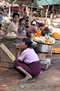 Vesnický trh, oblast jižně od Yangonu. Myanmar (Barma).