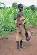 ena z etnika Somba (nkdy t nazvan lid Betamarib). Oblast Boukoumb. Benin.