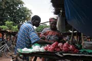Lok�ln� trh ve vesnici Boukoumb�. Benin.