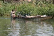 vot okolo eky Chari, ptoku jezera ad.  Kamerun.