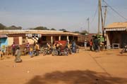 Moto-taxiki ve mste N'Gaoundr. Kamerun.