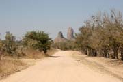 Cesta do vesnice Rhumsiki (Roumsiki) v poho Mandara. Kamerun.