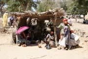 Trh ve vesnici Tourou v pohoří Mandara. Kamerun.