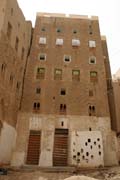 Msto Shibam nazvan Manhattanem pout. Veker zdej domy jsou hlinn mrakodrapy. Oblast Wadi Hadramawt. Jemen.
