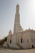 Mešita Al-Muhdar ve městě Tarim. Její minaret je s výškou 40 metrů nejvyším v Jemenu. Oblast Wadi Hadramawt. Jemen.