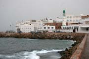 Ulice v přístavním městě Al-Mukalla. Jemen.