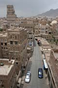 Ulice v historickém centru hlavního města Sana. Jemen.