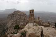 Pevnost Husn Thilla, která se tyčí nad vesnicí Thilla. Jemen.