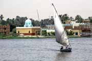 Feluka na Nilu v Luxoru. Egypt.