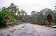 Jižní brána chrámového komplexu Angkor Thom. Oblast chrámů Angkor Wat. Kambodža.
