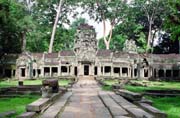 Vstup do chrámu Ta Prohm. Oblast chrámů Angkor Wat. Kambodža.