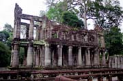 Chrám Preah Khan - jediný chrám, kde je sloupořadí. Oblast chrámů Angkor Wat. Kambodža.