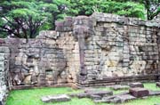 Terasa slon v chrmovm komplexu Angkor Thom. Oblast chrm Angkor Wat. Kamboda.