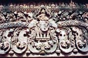 Dekorace chrámu Banteay Srei. Oblast chrámů Angkor Wat. Kambodža.