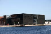 Black Diamond, nebo-li budova Královské knihovny (Royal Danish Library). Kodaň. Dánsko.