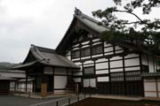 Chrám Kinkaku-ji (nazývaný též Chrám Zlatého pavilovu) patří mezi zen buddhistické chrámy, Kjóto. Japonsko.