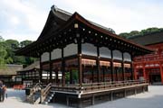 Chrám Shimogamo-jinja (Kamomioya-jinja), Kjóto. Japonsko.