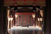 Chrám Shimogamo-jinja (Kamomioya-jinja), Kjóto. Japonsko.