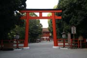 Chrám Shimogamo-jinja (Kamomioya-jinja), Kjóto. Japonsko.