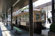 Tramvaj ve městě Hirošima. Japonsko.