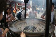 Svatyně Asakusa (Asakusa-jinja) ve čtvrti Asakusa, Tokio. Japonsko.
