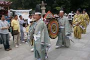 Tsurugaoka Hachiman-gu Shrine Reitaisai (Každoroční Festival) svatyně Tsurugaoka Hachiman-gu. Město Kamakura. Japonsko.