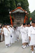 Tsurugaoka Hachiman-gu Shrine Reitaisai (Kadoron Festival) svatyn Tsurugaoka Hachiman-gu. Msto Kamakura. Japonsko.