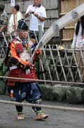 Tsurugaoka Hachiman-gu Shrine Reitaisai (Kadoron Festival) svatyn Tsurugaoka Hachiman-gu. Tento den se kon Yabusame - tradin japonsk lukostelba z kon. Msto Kamakura. Japonsko.