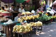 Pouliční trh - hlavní město Yangon. Myanmar (Barma).