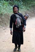 ena z kmene Eng (nkdy nazvan t Ann i black teeth people), okol msta Kengtung. Oblast je velmi pestr z hlediska tzv. hill tribe people. Myanmar (Barma).