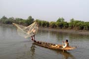 Rybi - ivot na ece, okol Mrauk U. Myanmar (Barma).