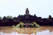 Chrám Bakong. Oblast Angkor Watu. Kambodža.