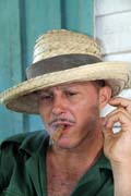 Doutnkov pohoda, tabkov plant, dol Vinales (Valle de Vinales). Kuba.